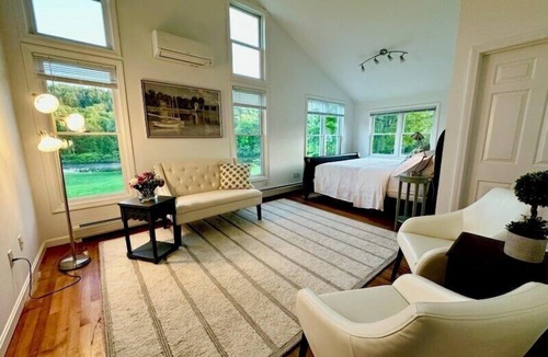 West Woodstock Hotel | Lincoln Inn & Gallery
