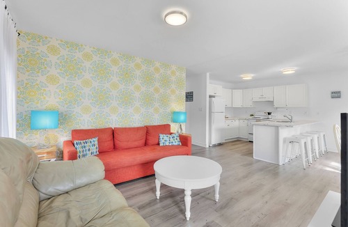 Crystal Beach House | Lincoln Landing- Steps to the beach