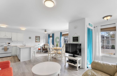 Crystal Beach House | Lincoln Landing- Steps to the beach
