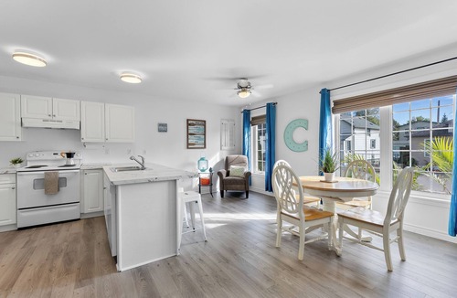 Crystal Beach House | Lincoln Landing- Steps to the beach