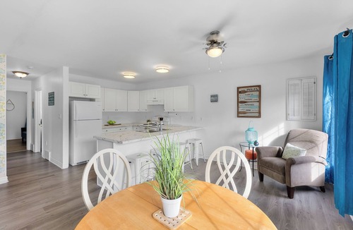 Crystal Beach House | Lincoln Landing- Steps to the beach