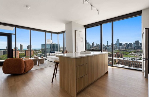 River North Apartment | Lincoln Park 2BR apartment: Lake Views, Walkable
