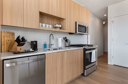 River North Apartment | Lincoln Park 2BR apartment: Lake Views, Walkable