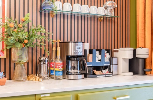 Sheffield and DePaul House | Lincoln Park 3BR Townhome Rooftop King Suite Sleeps 10