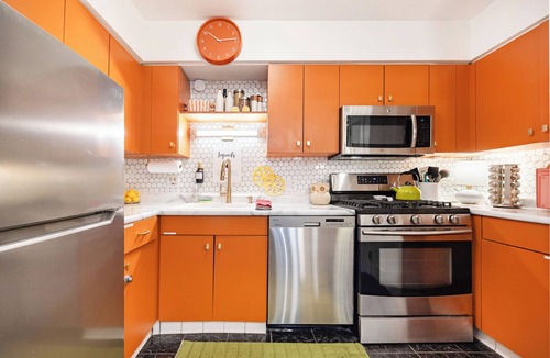 Sheffield and DePaul House | Lincoln Park 3BR Townhome Rooftop King Suite Sleeps 10