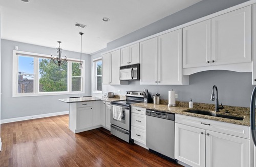 Sheffield and DePaul Condo | Lincoln Park/depaul 8 Bed 1 Parking Spot by AllSet Turnover