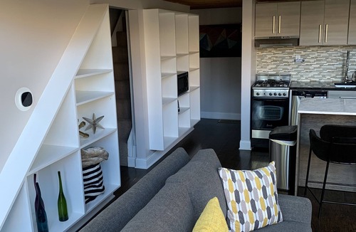 Sheffield Neighbors Apartment | Lincoln Park Light Filled Loft