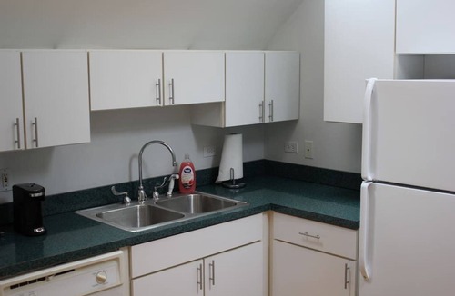 Wrightwood Neighbors Hotel | Lincoln Park Living - 3 Queen Beds - Sleeps 6!