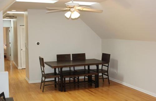Wrightwood Neighbors House | Lincoln Park Living - 3 Queen Beds - Sleeps 6