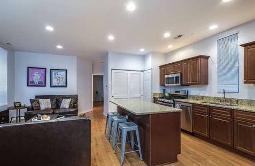 Wrightwood Neighbors Hotel | Lincoln Park Living - Suite 1
