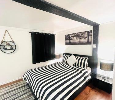 Sherbrooke Apartment | Linda inn - Entire Unit- Sleep 3- Sherbrooke