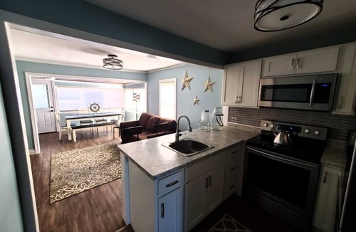 Leamington House | Linda Lua - Lakefront Cottage