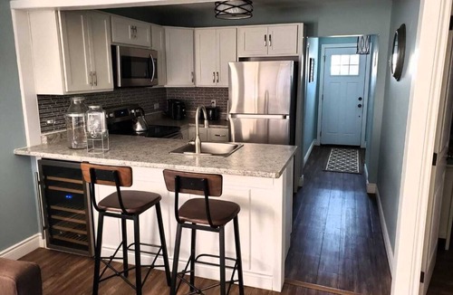 Leamington House | Linda Lua - Lakefront Cottage