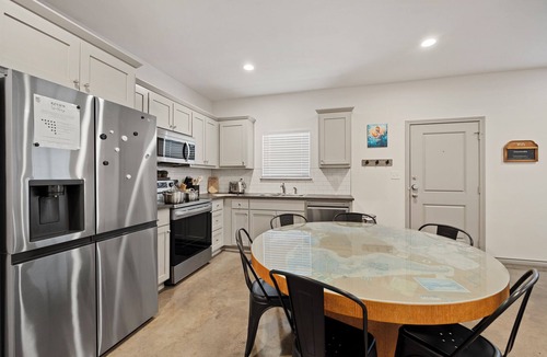 Lindale Apartment | Lindale's NEW Cozy 3BR/2BA Retreat - Minutes to I-20!