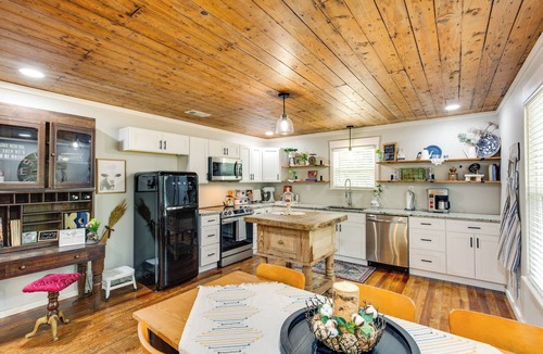 Lindale House | Lindale Vacation Rental w/Deck & Grill!
