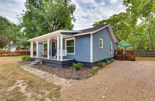 Lindale House | Lindale Vacation Rental w/Deck & Grill!