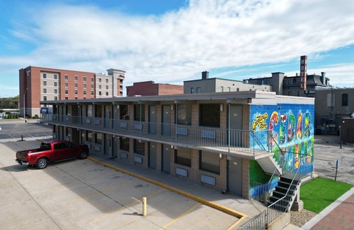 Cedar Falls Apartment | Lindell - Downtown CF Studio - Free Parking! 511