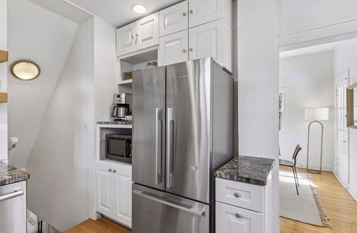 Linden Hills House | Linden Hills Oasis: 4BR 3BA House with Hot Tub