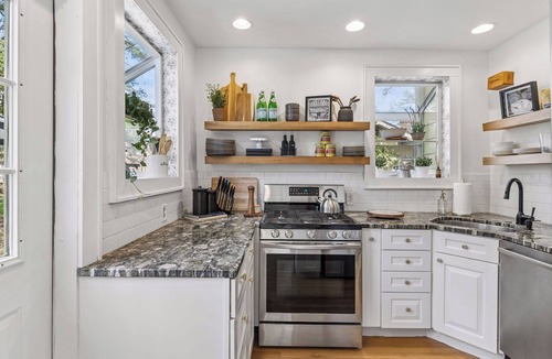 Linden Hills House | Linden Hills Oasis: 4BR 3BA House with Hot Tub