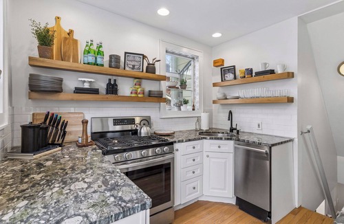 Linden Hills House | Linden Hills Oasis: 4BR 3BA House with Hot Tub