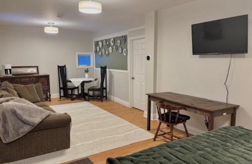 North Grenville Bed & Breakfast | Linden Leaf Gasthaus INN