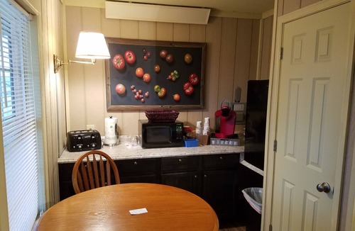 Georgetown Cottage | Linden Place is a new gated Cabin located in the middle of Bluegrass Horse Farms