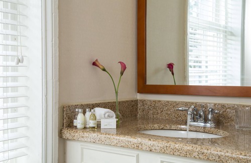Monroe Ward Hotel | Linden Row Inn