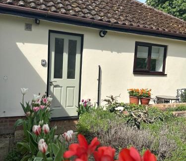 Goring Apartment | Linden Suite