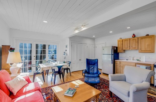 Newburyport House | Linden Tree: Downtown Newburyport Treasure – Steps to Shops, Harbor & Events