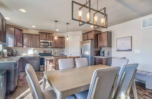 Woodmoor House | Lindenmere Horizon! Game Loft, Fire Pit, & WiFi