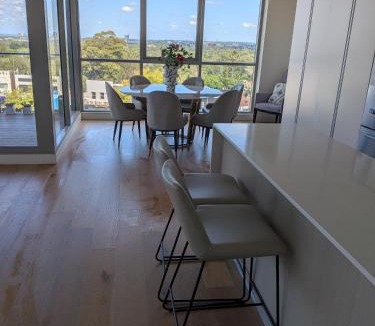 Lindfield Apartment | Lindfield steps to train and shopping