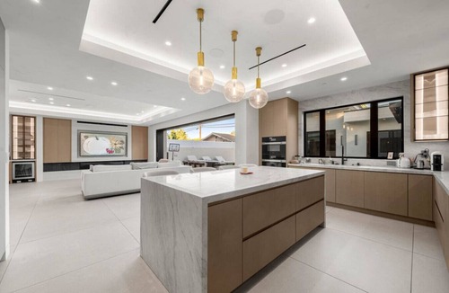 Encino House | Lindley Encino lux central new construction pool