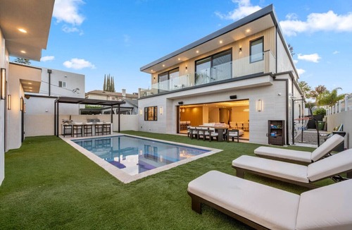 Encino House | Lindley Encino lux central new construction pool