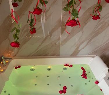 Mericourt Hotel | Lindomptable love room
