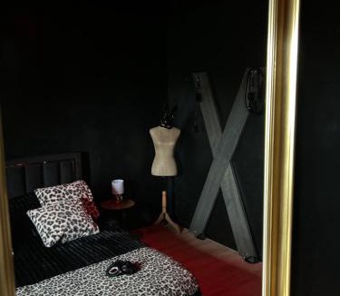 Mericourt Hotel | Lindomptable love room