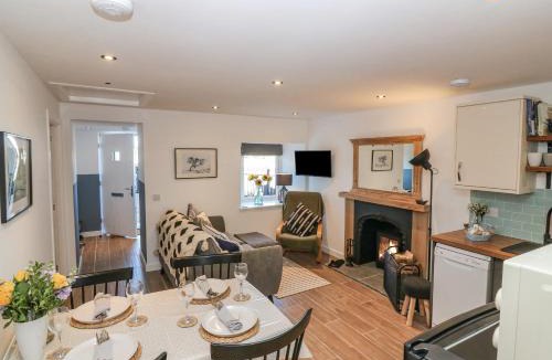 Kirriemuir House | Lindsay Cottage