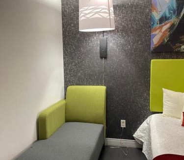 Lindsay Hotel | Lindsay Inn