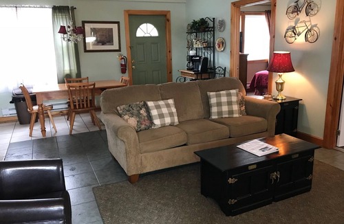 Cooperstown Cottage | Lindsey’s Cottage-1.3Mi to Dreams Park!2bdSleeps6