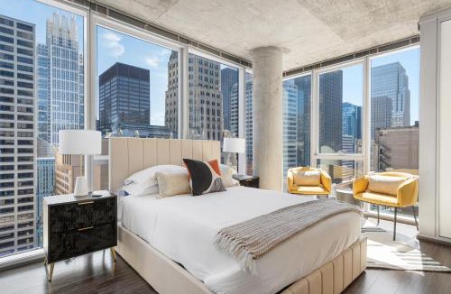 Downtown Chicago Apartment | Linea Luxury Living with Indoor Pool and Rooftop Views in The Loop