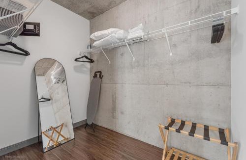 Downtown Chicago Apartment | Linea Luxury Living with Indoor Pool and Rooftop Views in The Loop