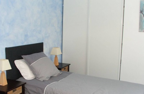 Pedernec House | Linen flower ---------