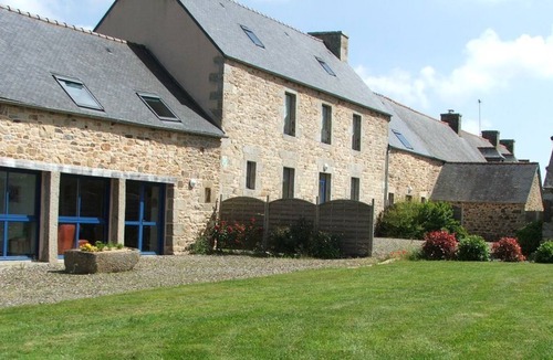 Pedernec House | Linen flower ---------