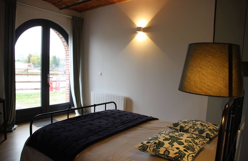 Beaurevoir House | Linen room with free private parking