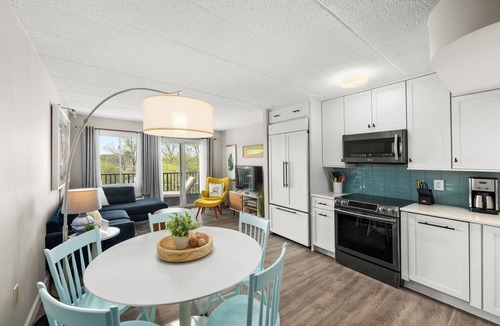 The Pines Condo | LINENS INCLUDED! UPDATED! DOWNTOWN!