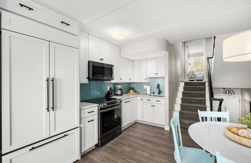 The Pines Condo | LINENS INCLUDED! UPDATED! DOWNTOWN!