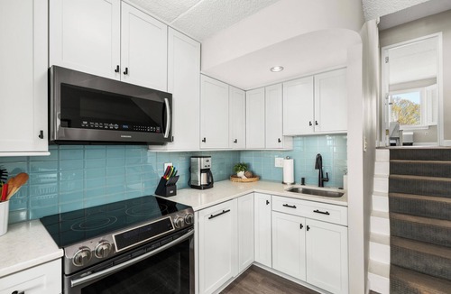 The Pines Condo | LINENS INCLUDED! UPDATED! DOWNTOWN!