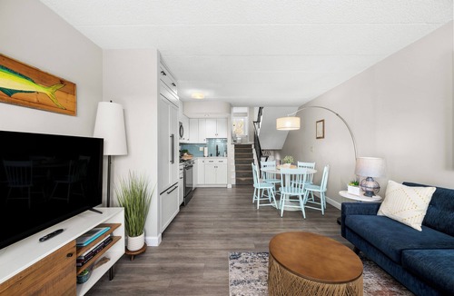The Pines Condo | LINENS INCLUDED! UPDATED! DOWNTOWN!