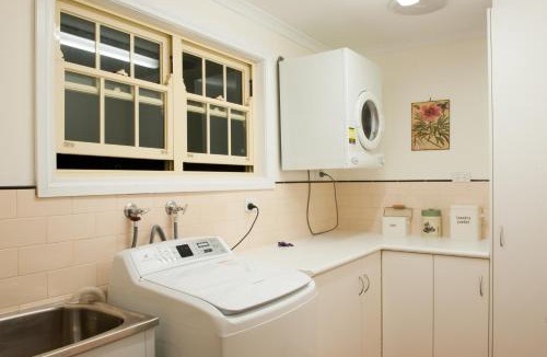 Williamstown House | Linfield Cottage