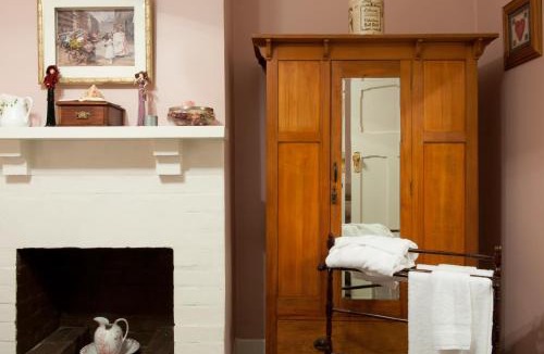 Williamstown House | Linfield Cottage