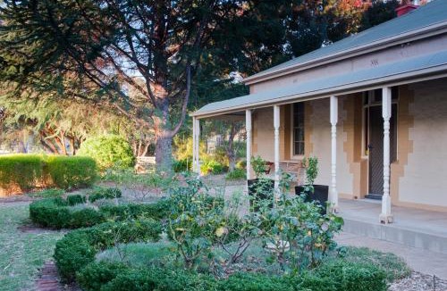 Williamstown House | Linfield Cottage